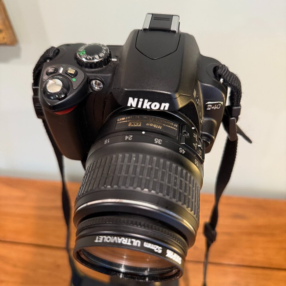 Nikon D40 Digital Single Lens Reflex Camera